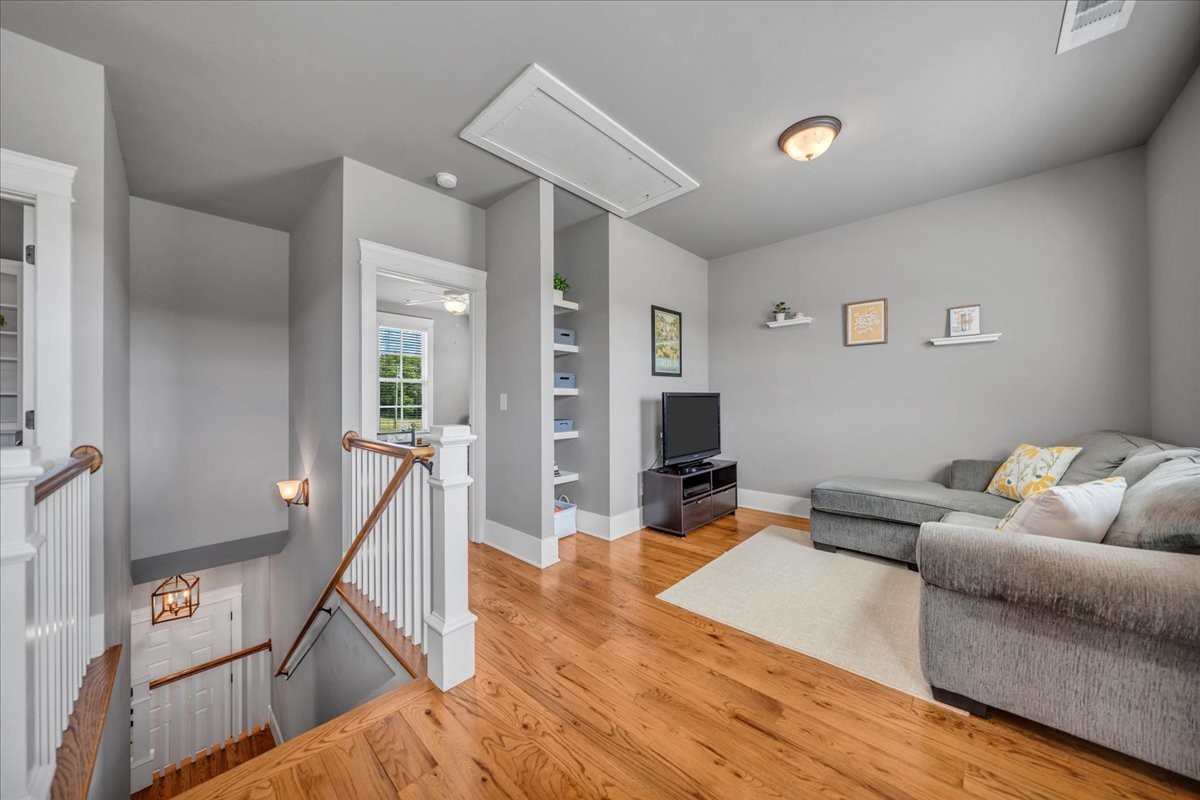 1201 Carters Creek Pike, Columbia, TN 38401