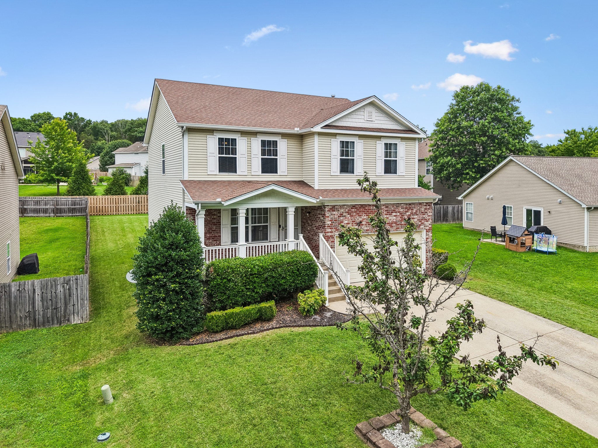 121 Cavalier Dr, Hendersonville, TN 37075
