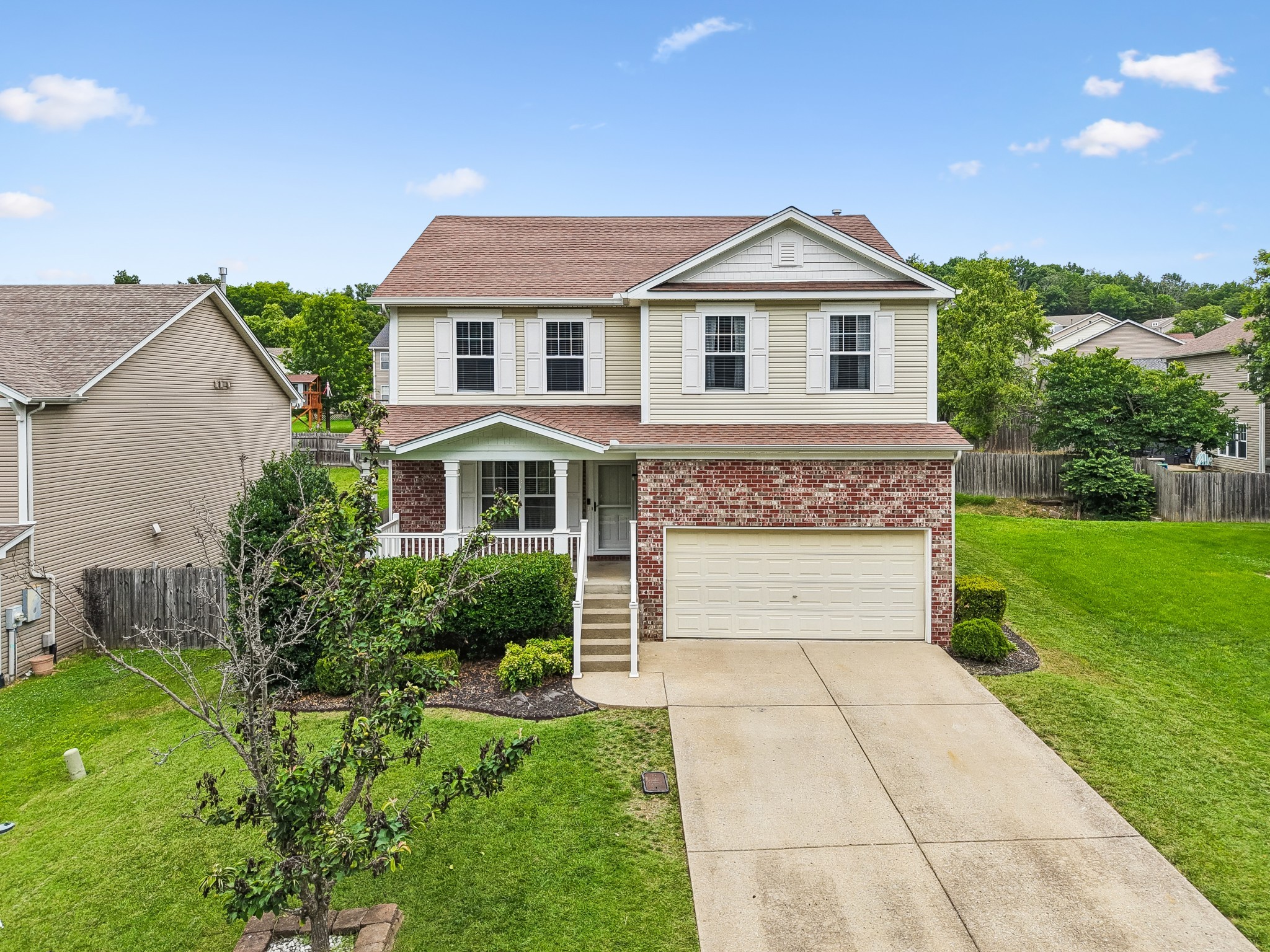 121 Cavalier Dr, Hendersonville, TN 37075
