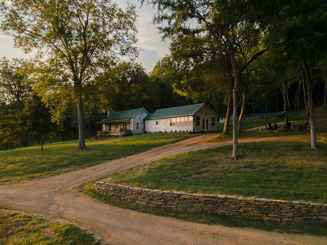 3534 Craig Bridge Rd, Williamsport, TN 38487