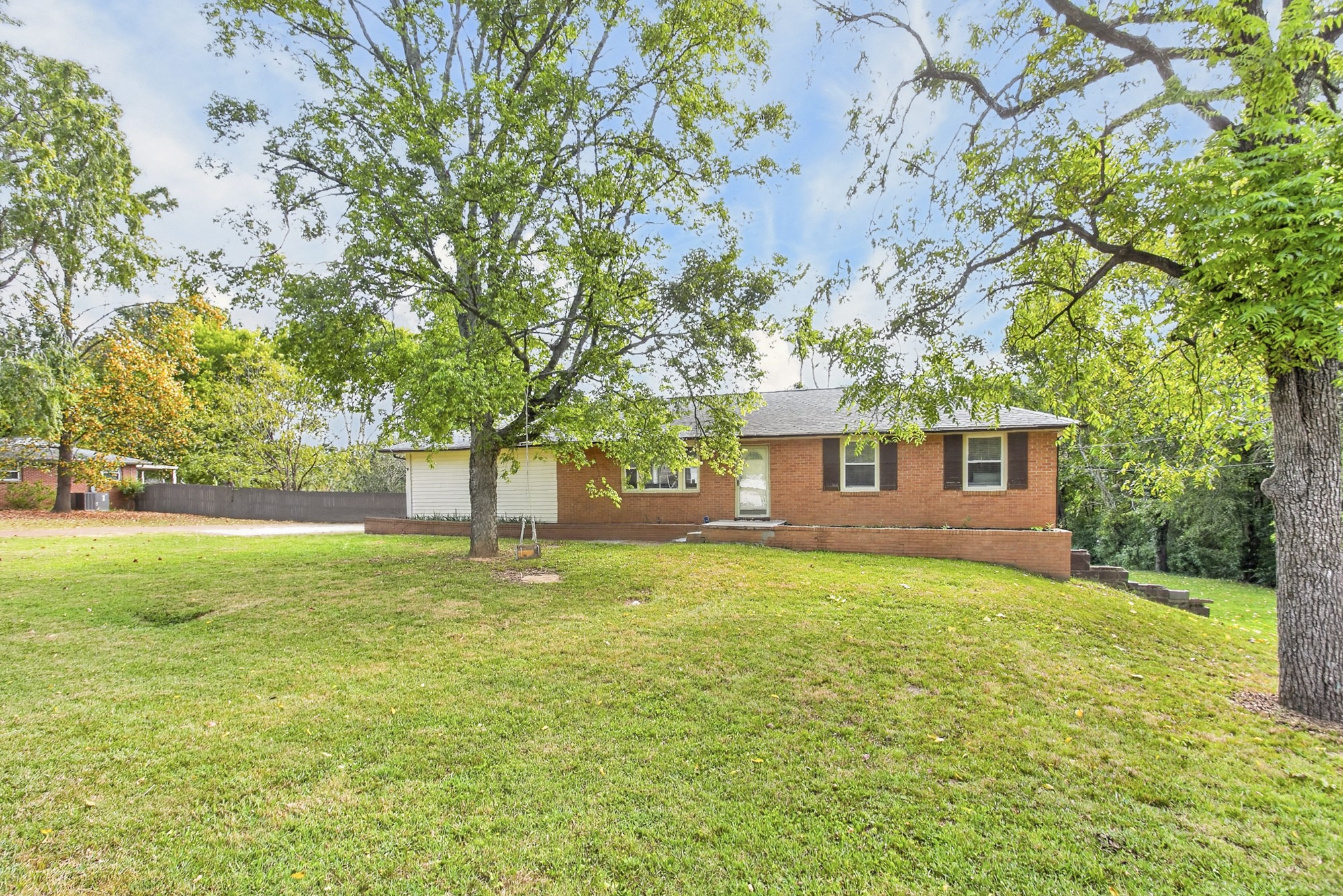 181 Greenwood Dr, La Vergne, TN 37086