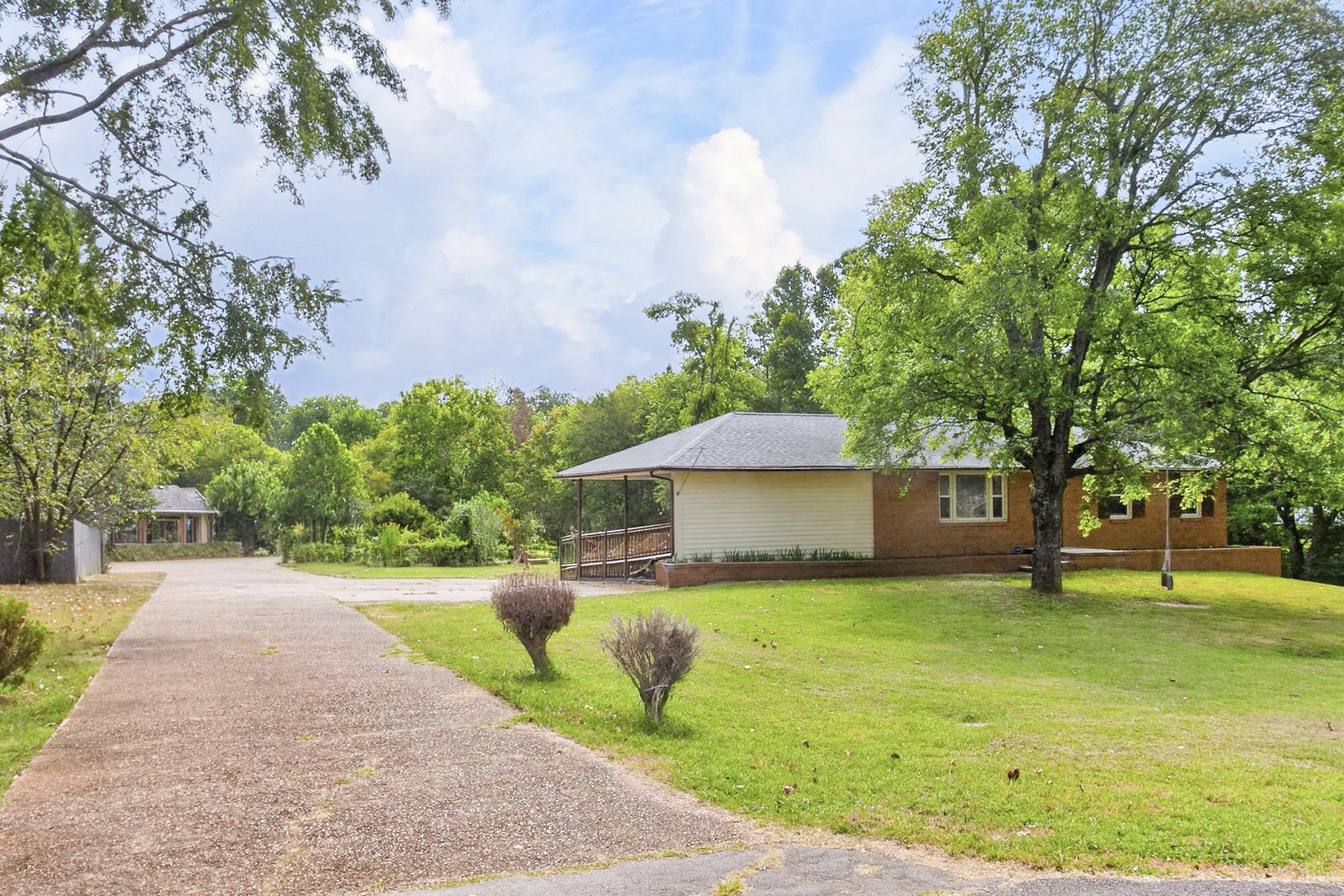 181 Greenwood Dr, La Vergne, TN 37086