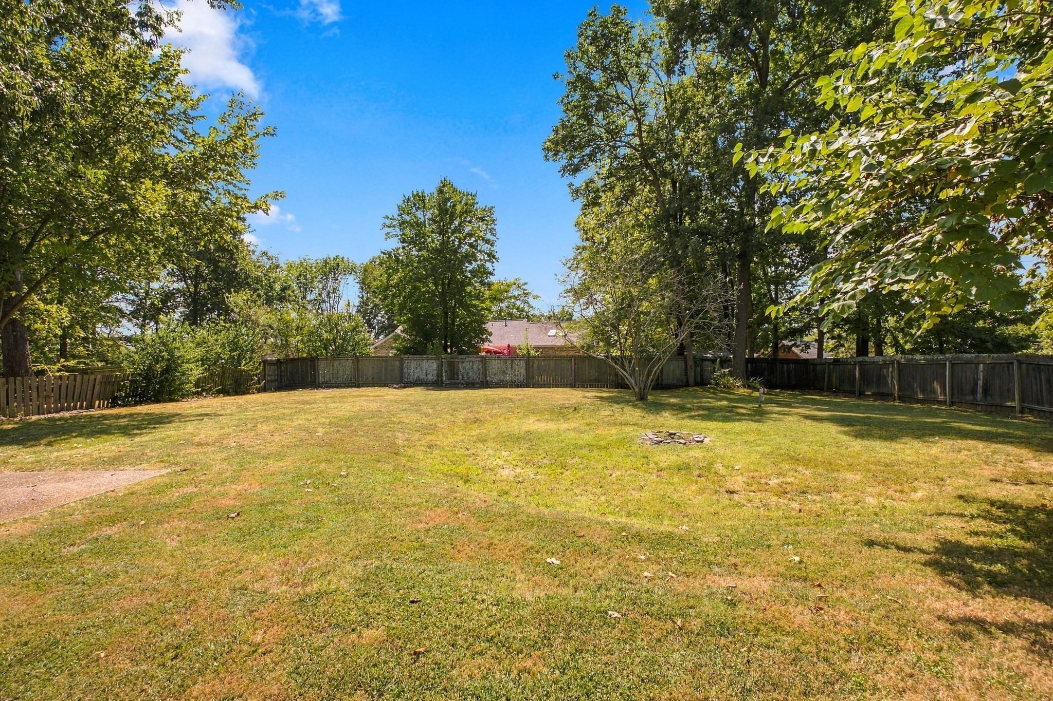 137 Luna Ln, Hendersonville, TN 37075