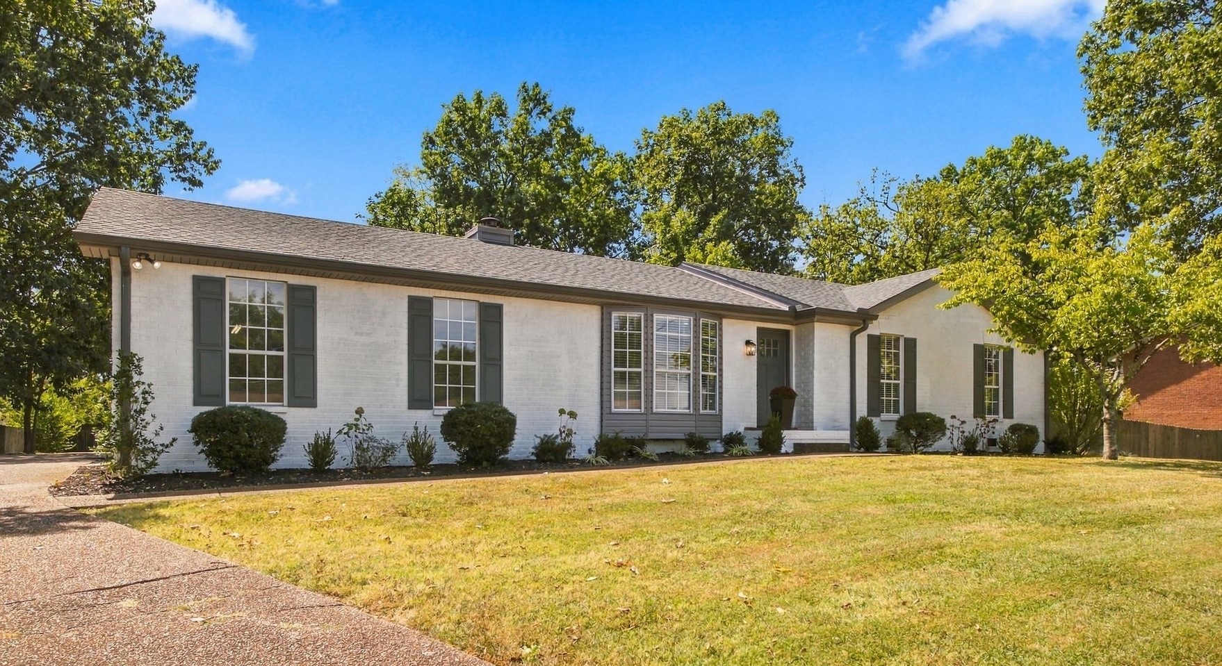 137 Luna Ln, Hendersonville, TN 37075