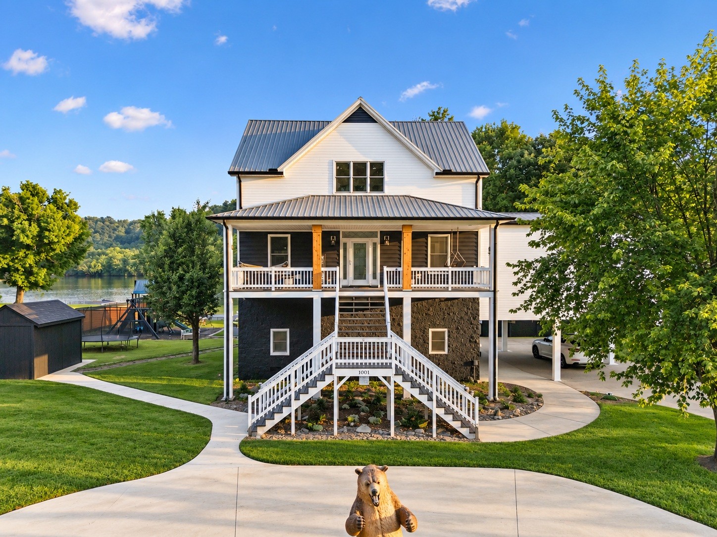 1001 Cumberland Dr, Chapmansboro, TN 37035
