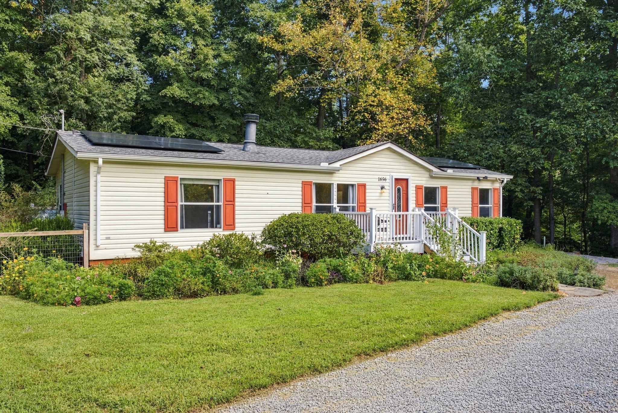 1656 Dove Ln, Springfield, TN 37172