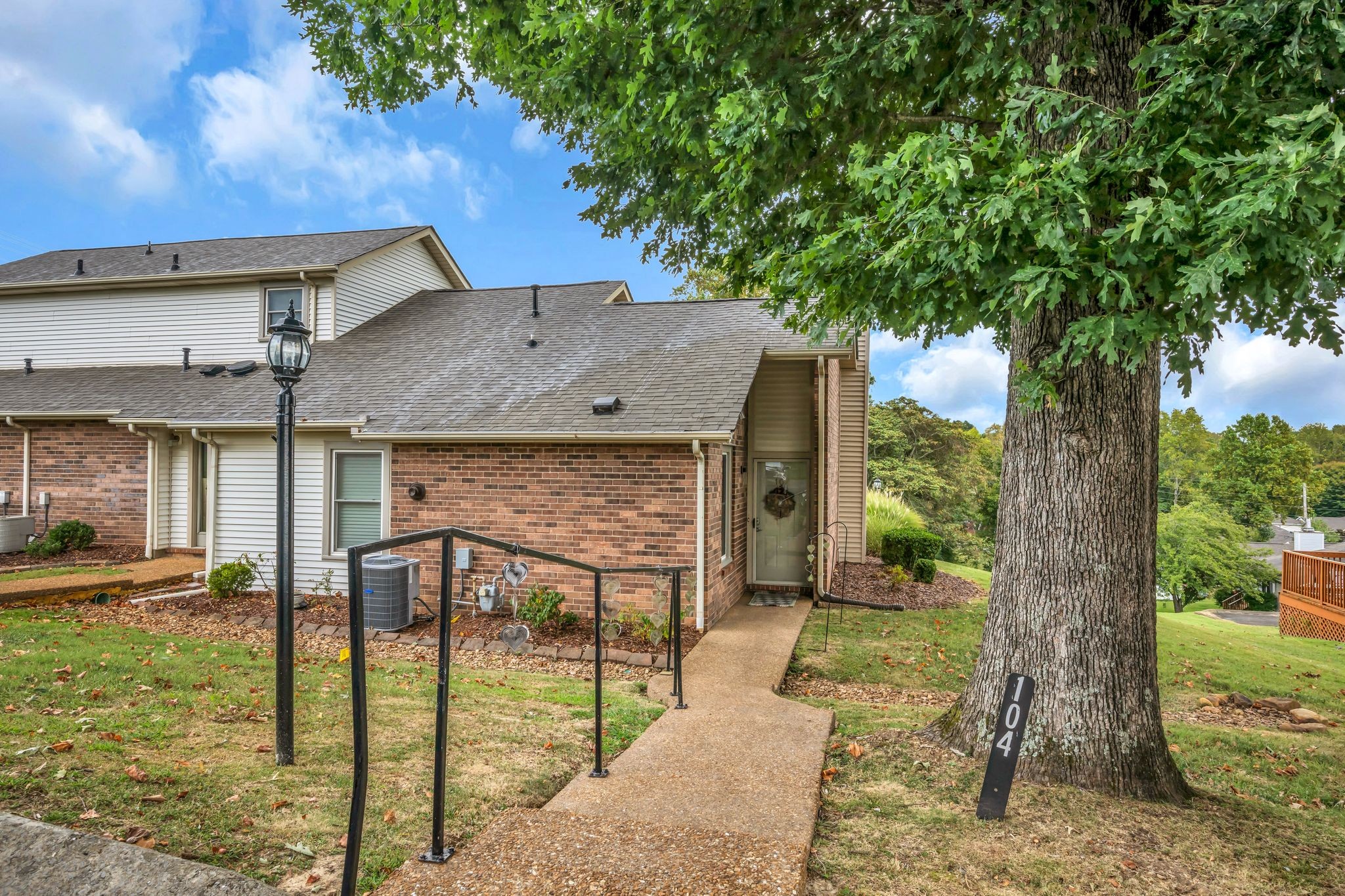 104 Village Cir, Dickson, TN 37055