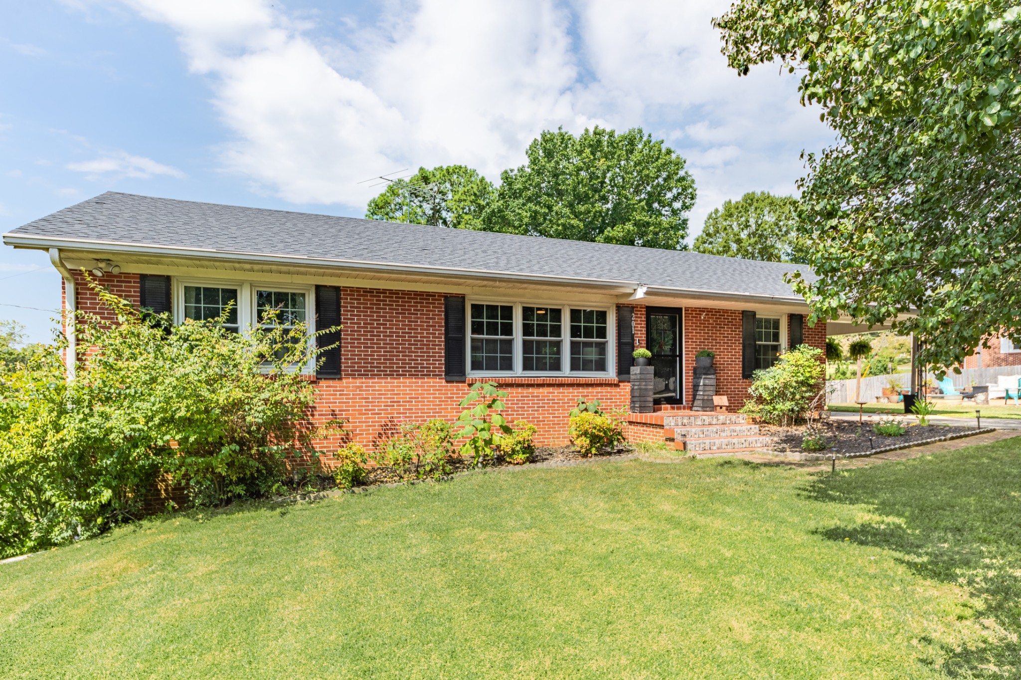 201 N Hardin Dr, Columbia, TN 38401
