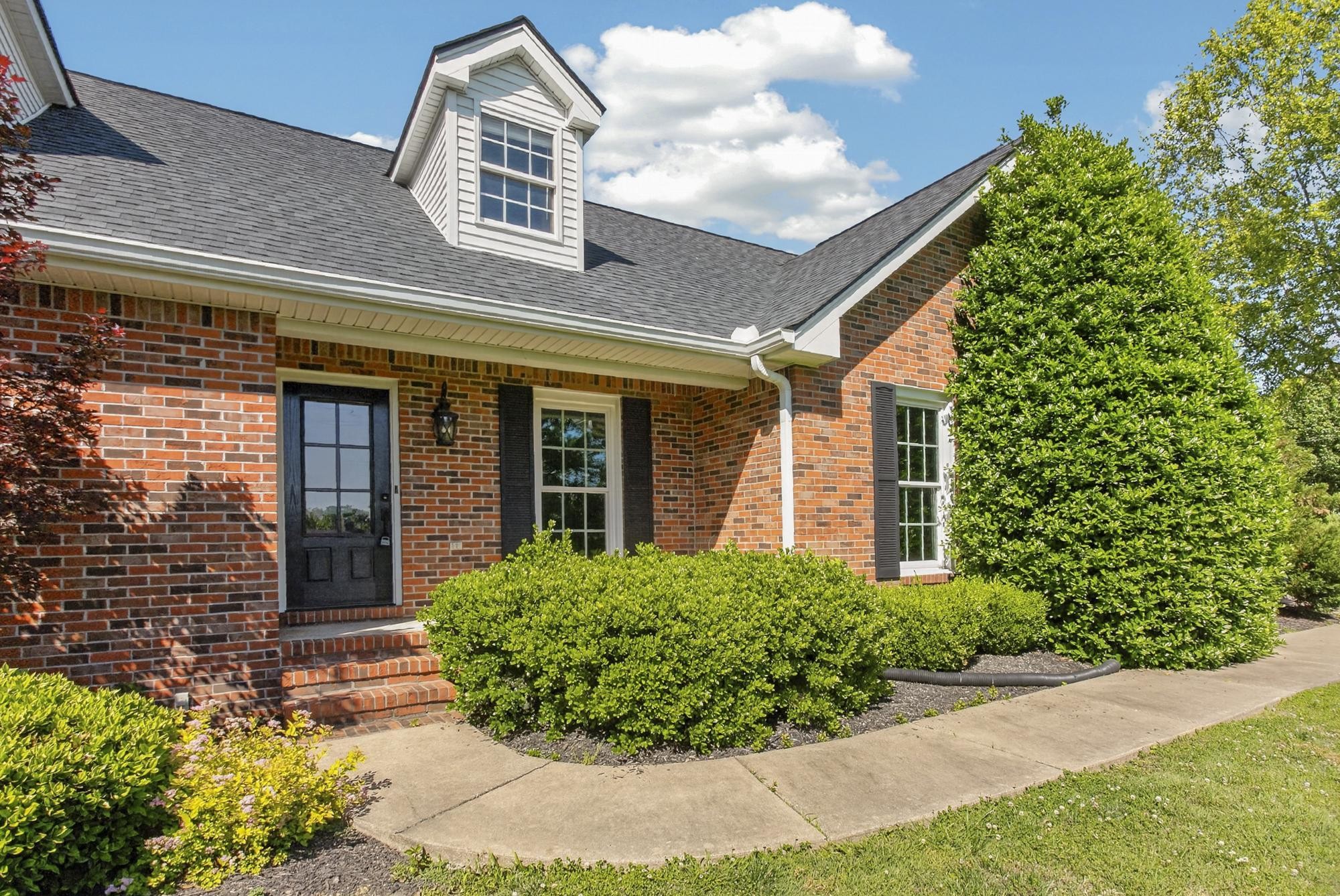505 Lakeside Dr, Springfield, TN 37172