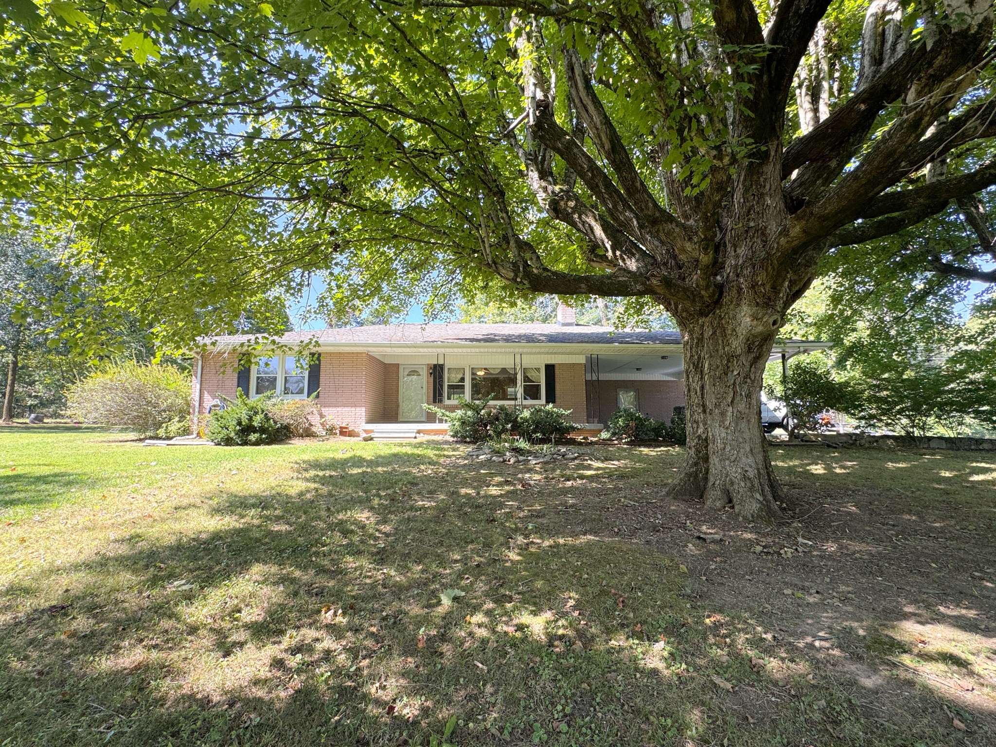 3025 Old Highway 31 E, Westmoreland, TN 37186