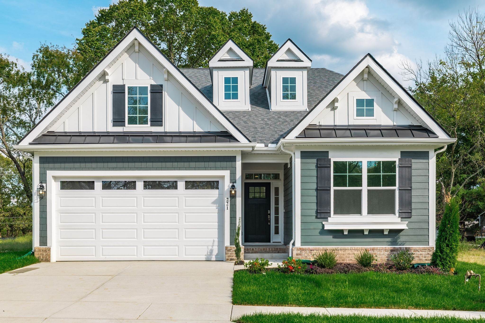 221 Crown Gardens Ct, Hermitage, TN 37076