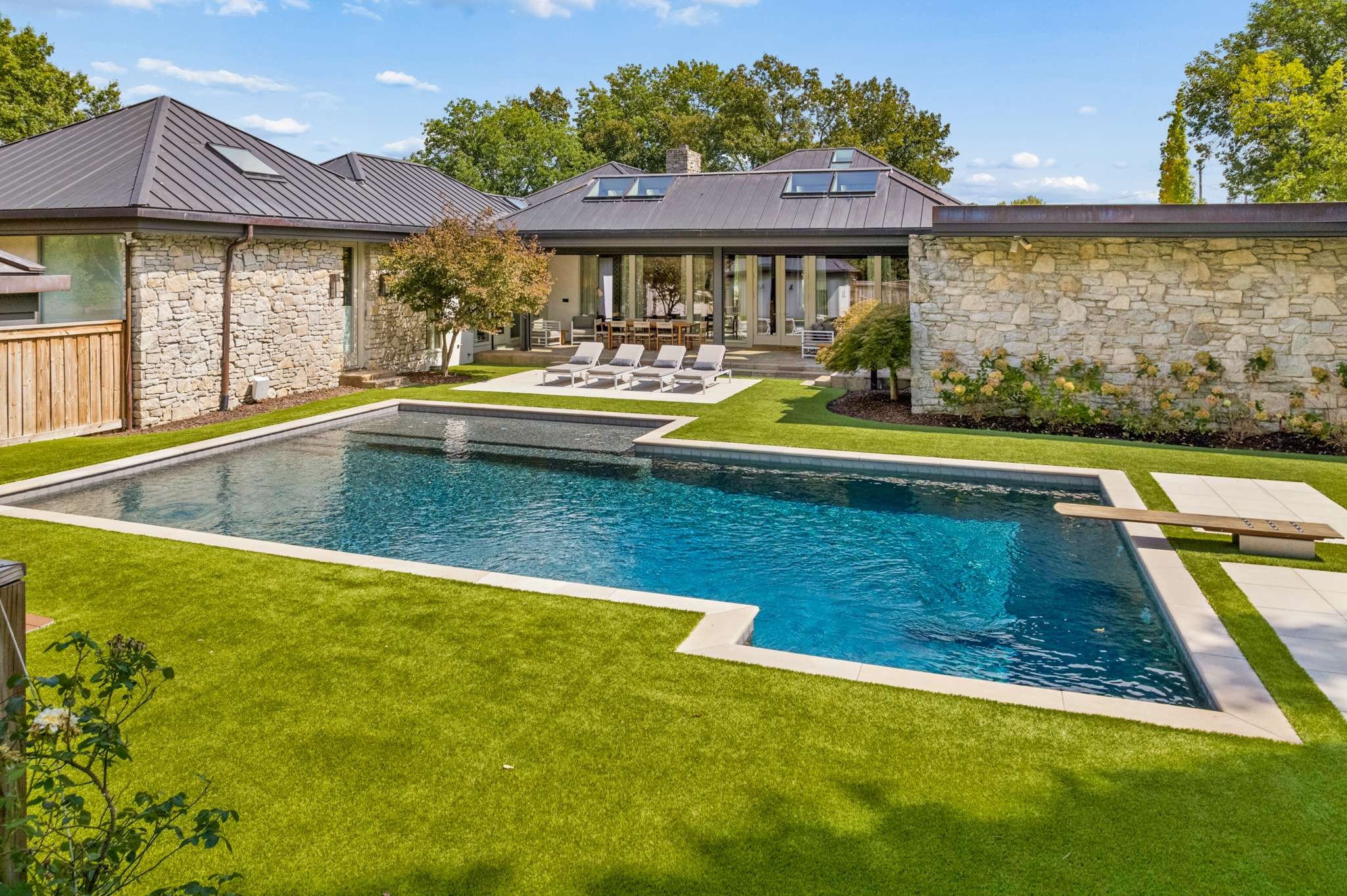 6210 Hickory Valley Rd, Nashville, TN 37205