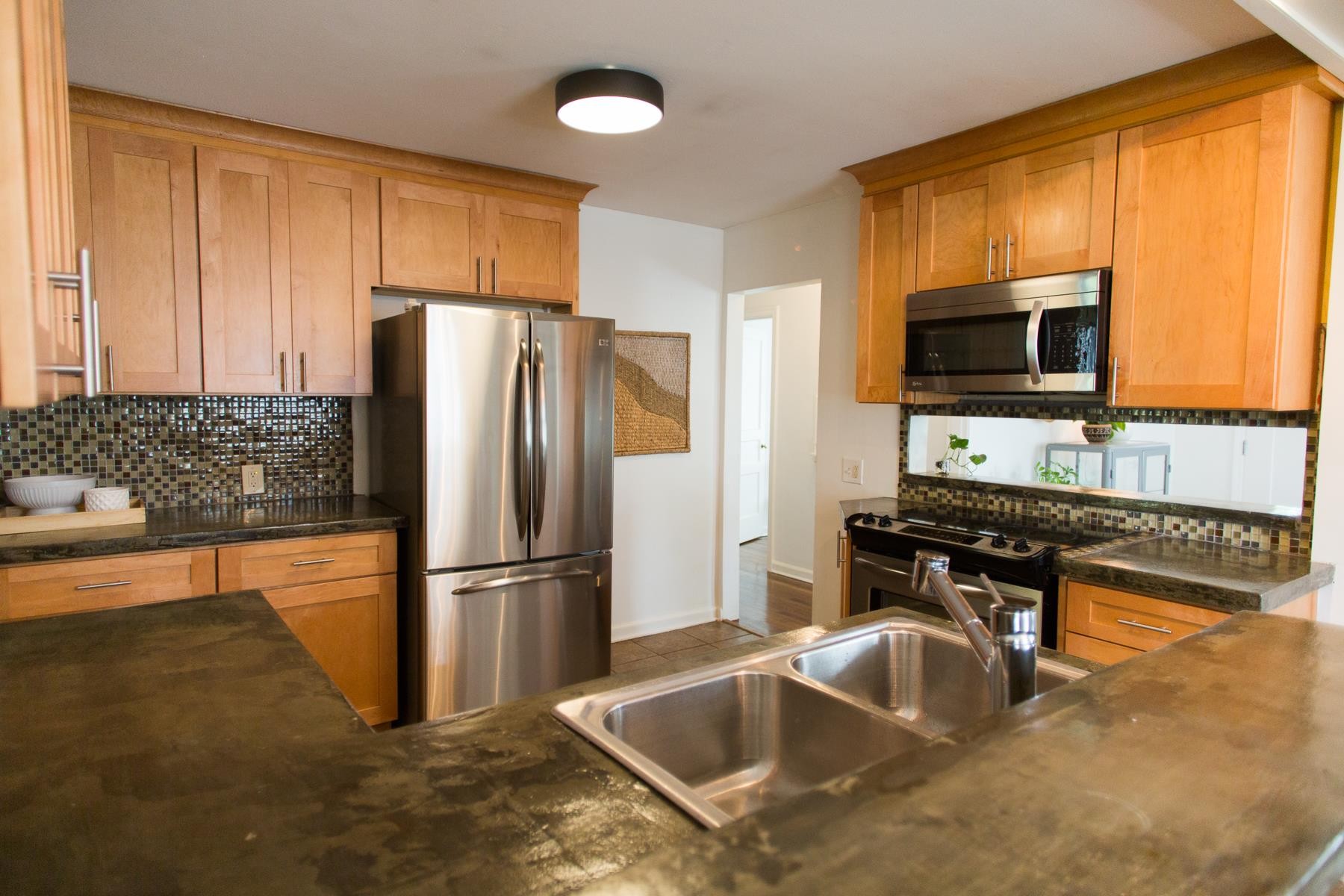 2214 Fernwood Dr, Nashville, TN 37216