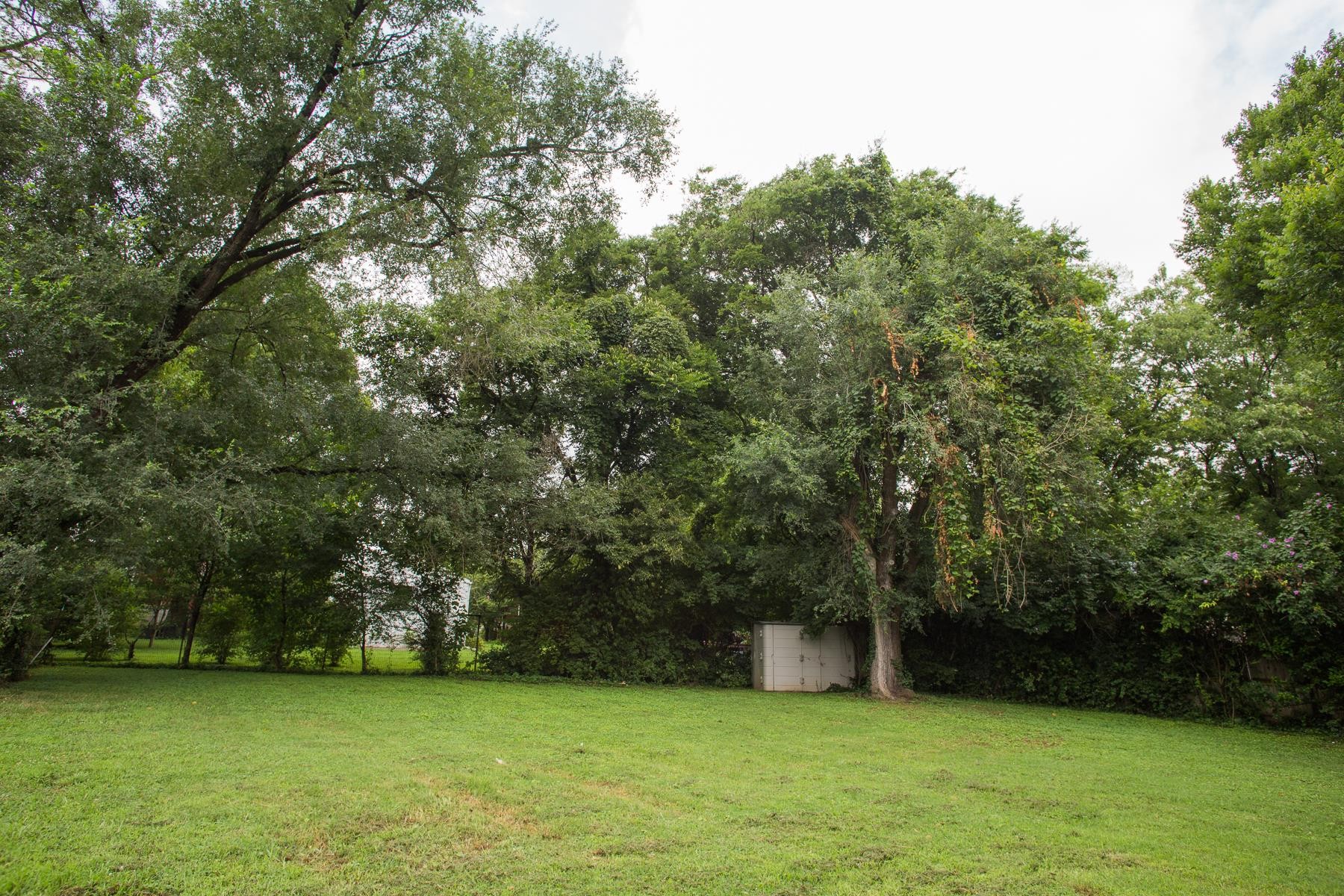 2214 Fernwood Dr, Nashville, TN 37216