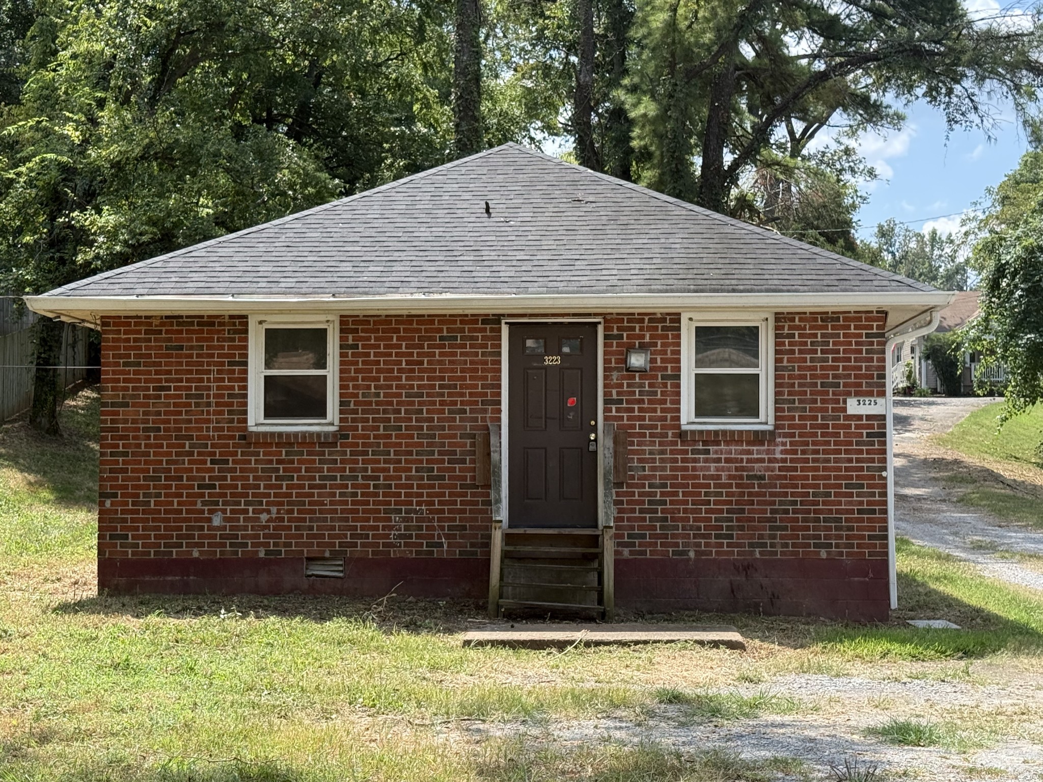 3223 Curtis St, Nashville, TN 37218