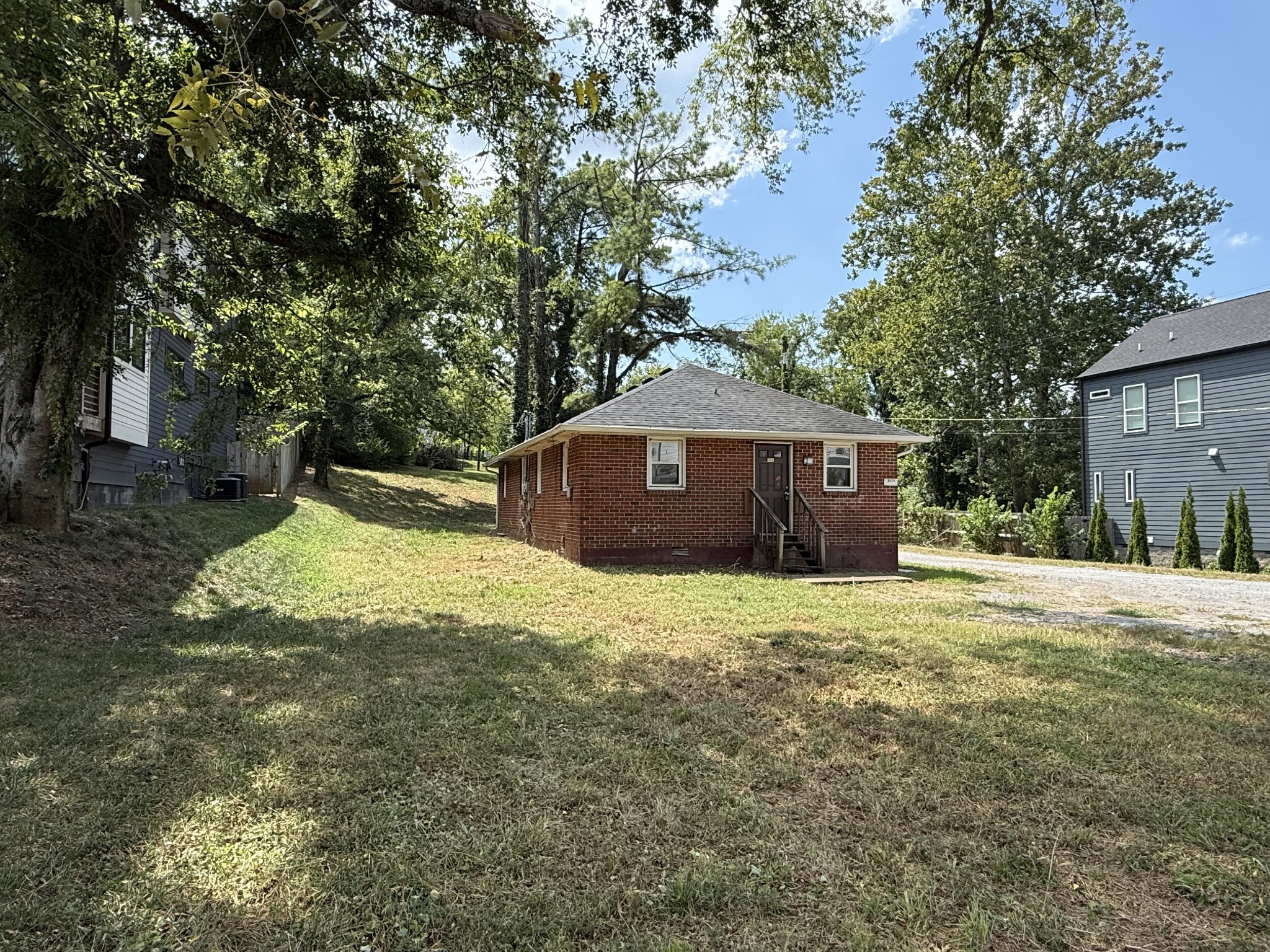 3223 Curtis St, Nashville, TN 37218
