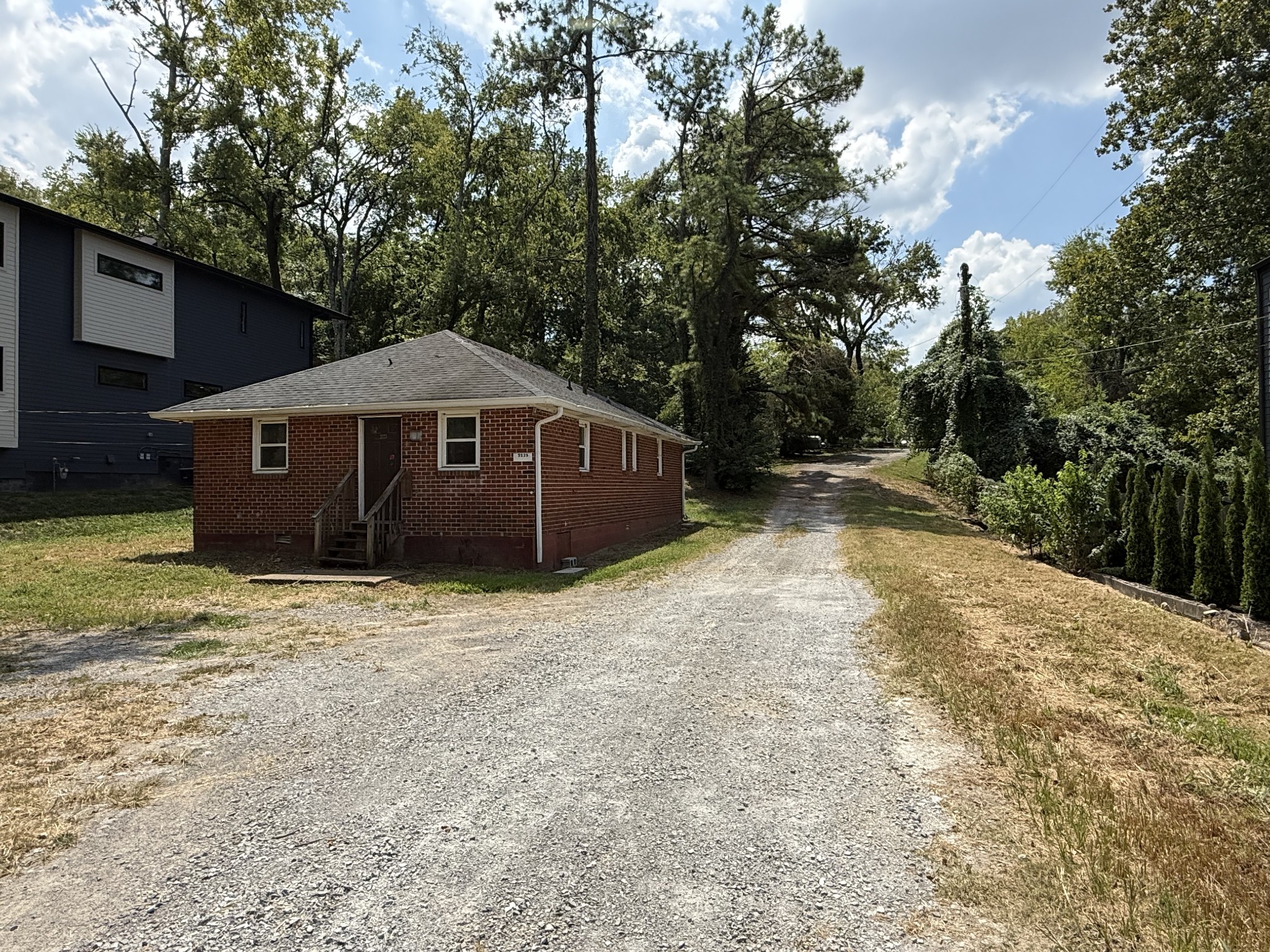 3223 Curtis St, Nashville, TN 37218