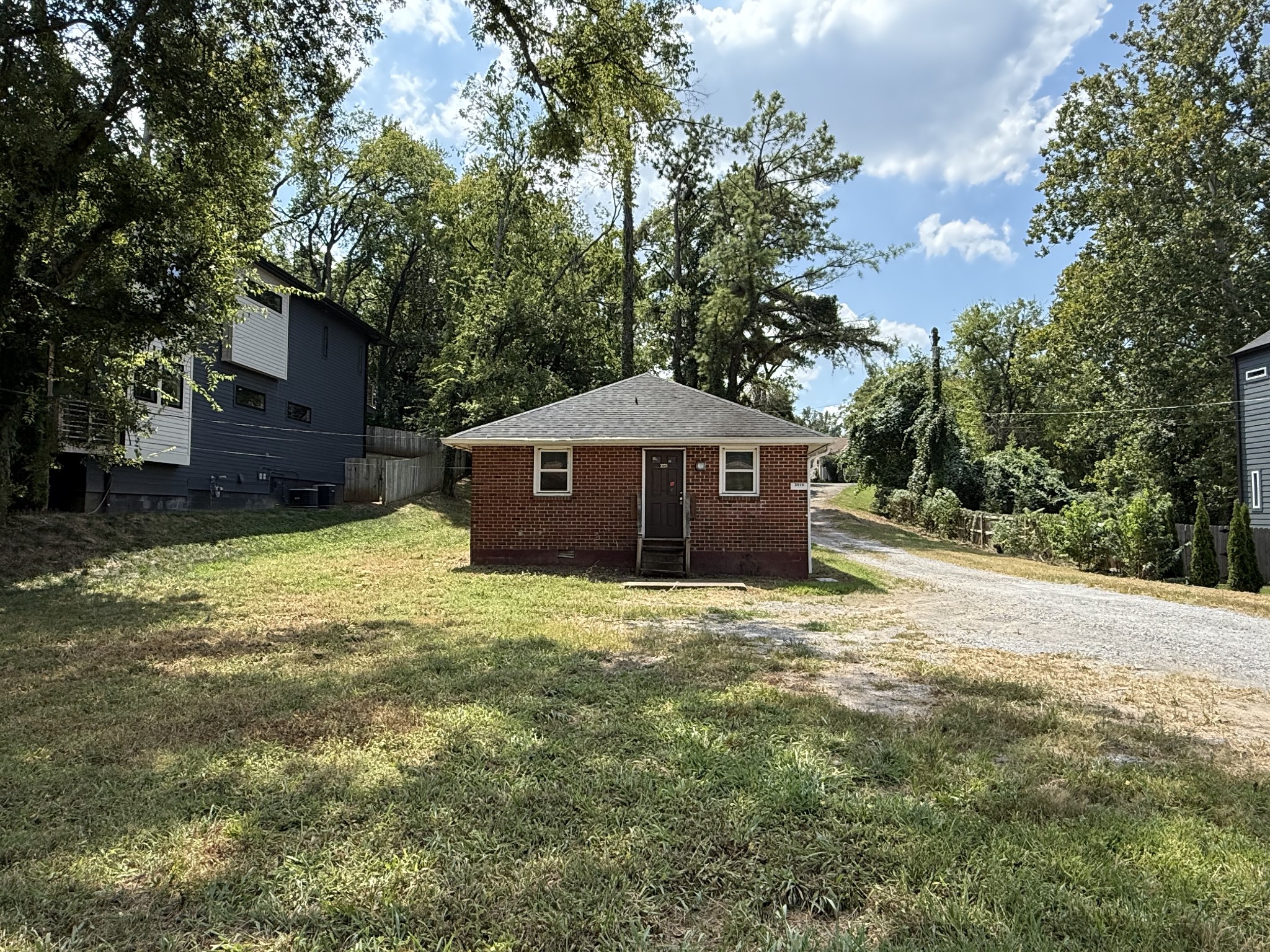 3223 Curtis St, Nashville, TN 37218