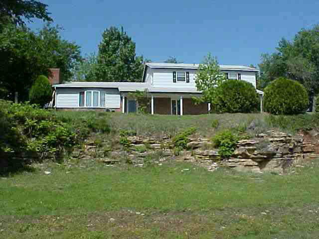 325 Circle Dr, Florence, KS 66851