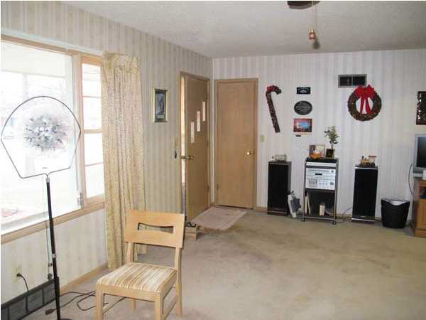 21 Glass Manor Ln, Hutchinson, KS 67505