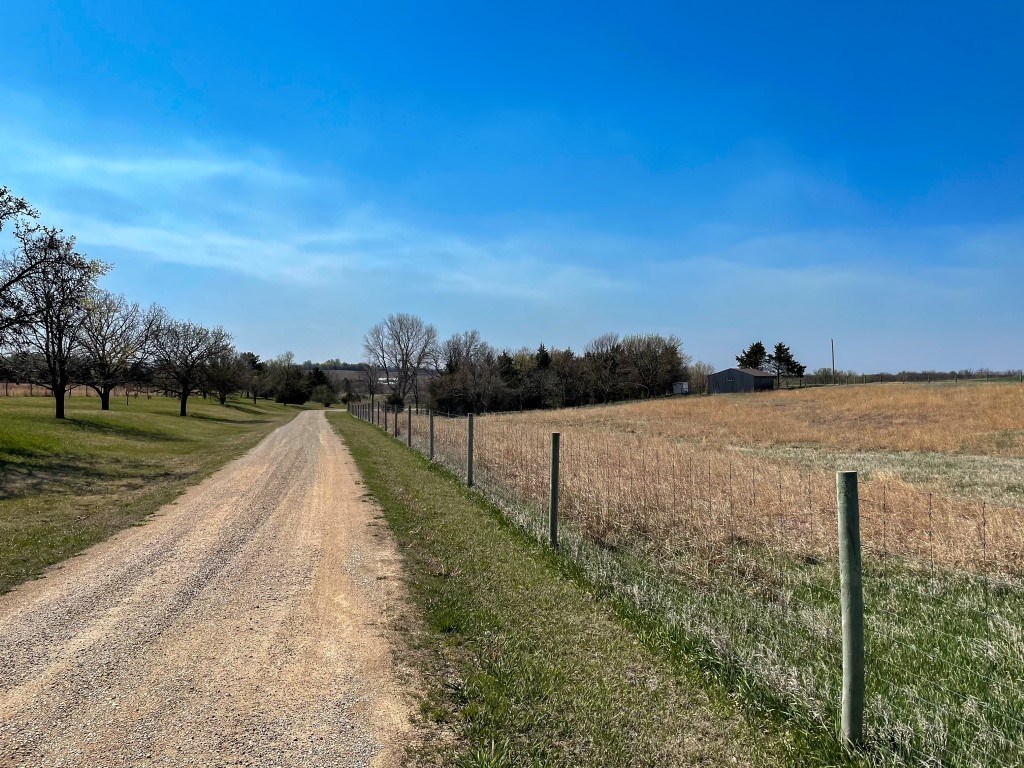930 2500 Ave, Abilene, KS 67410