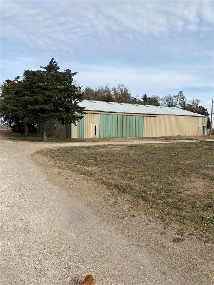 1825 Avenue G, Lyons, KS 67554