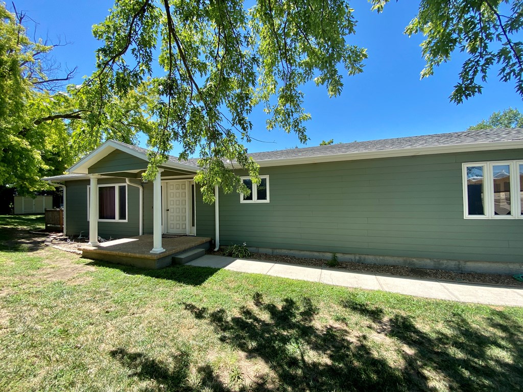 627 E Madison, Mankato, KS 66956