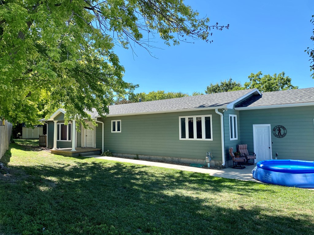 627 E Madison, Mankato, KS 66956