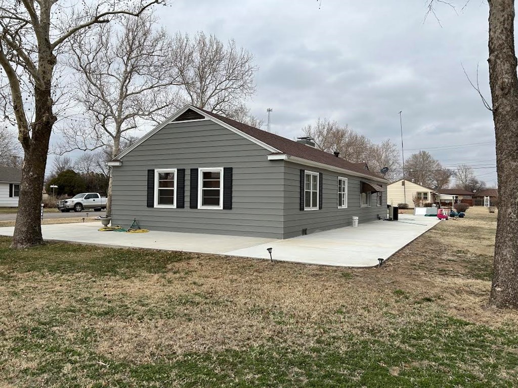 200 N Buffalo St, Stafford, KS 67578