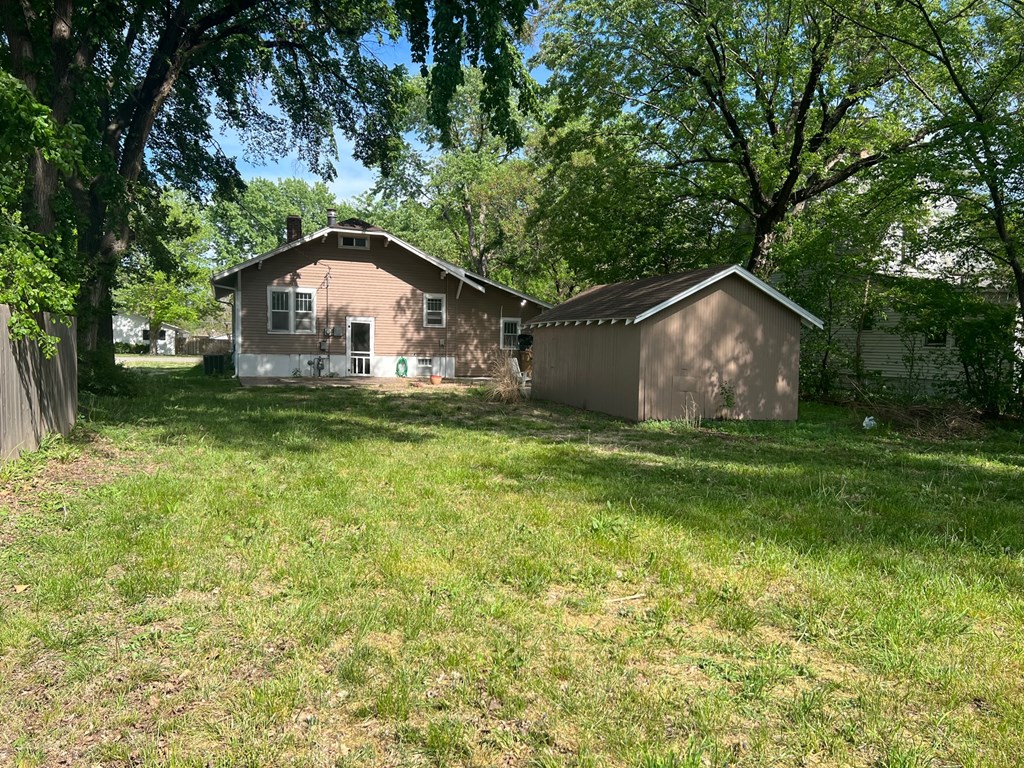 211 N 4th St, Sterling, KS 67579
