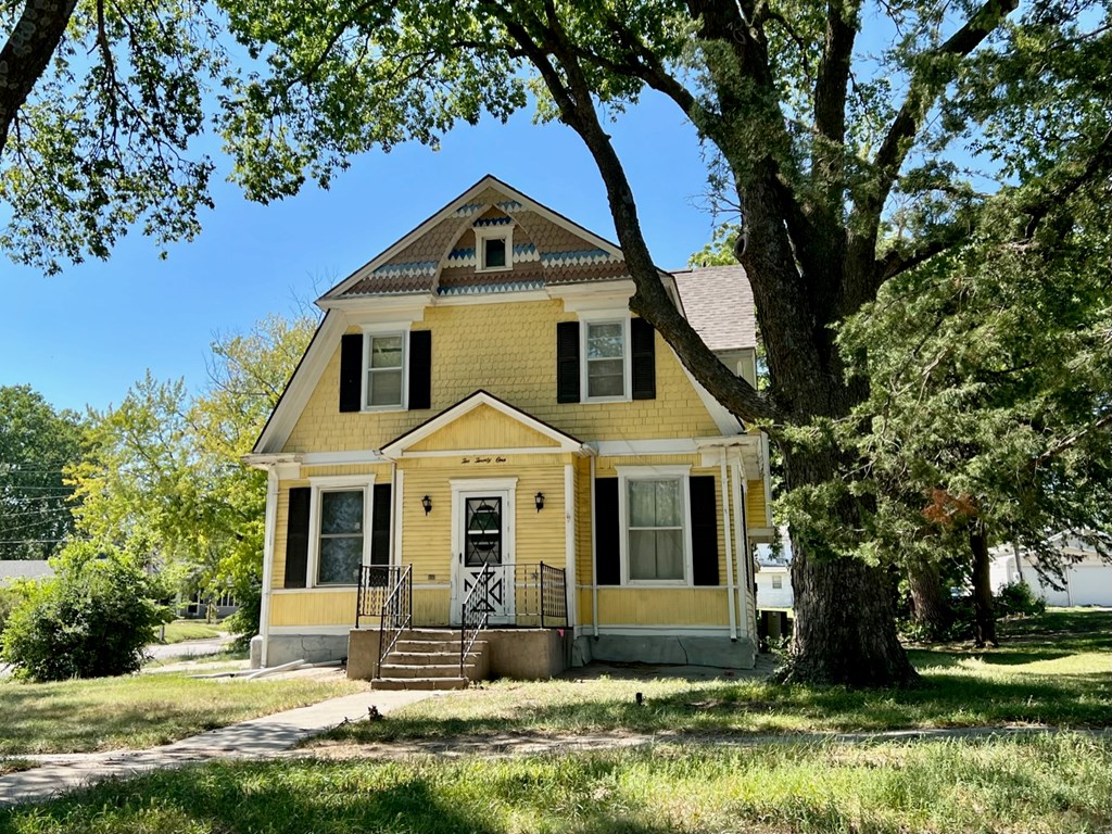 221 S Lincoln, Mankato, KS 66956
