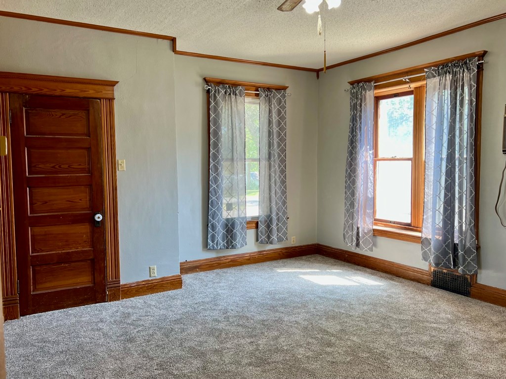 221 S Lincoln, Mankato, KS 66956