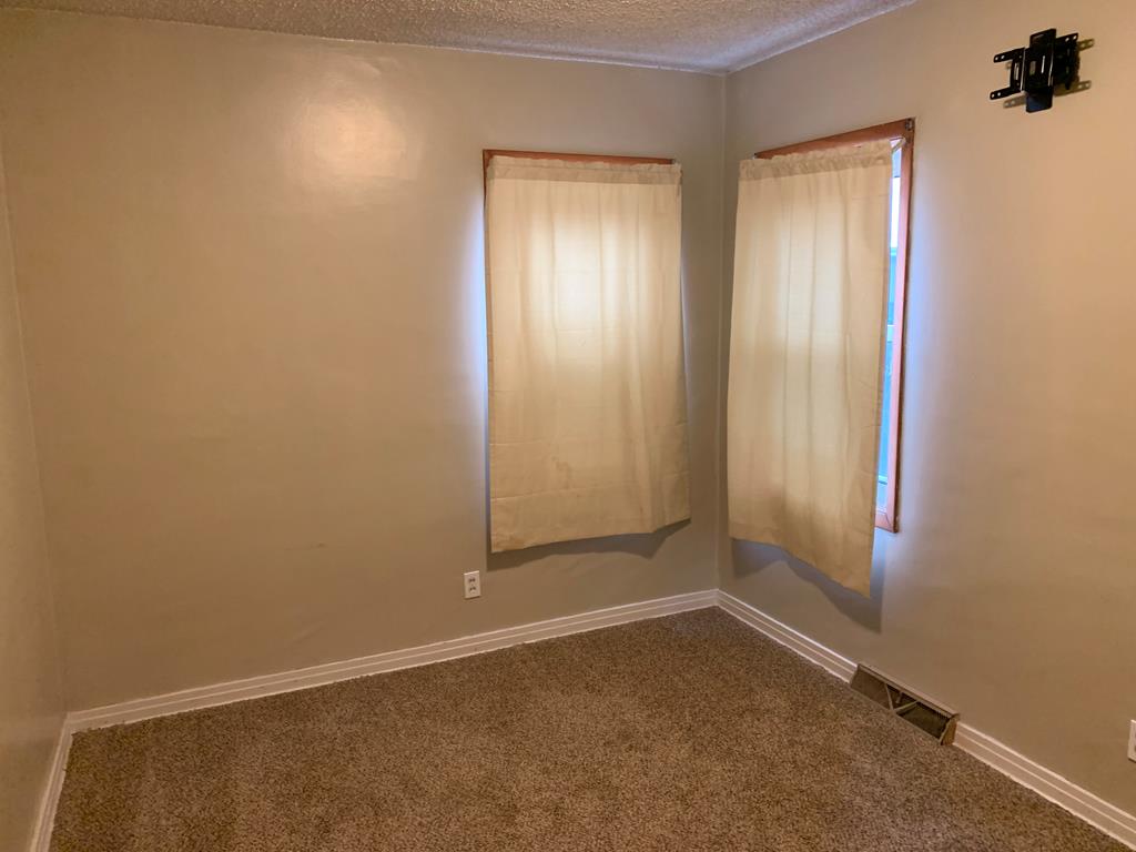 815 St John, Lyons, KS 67554