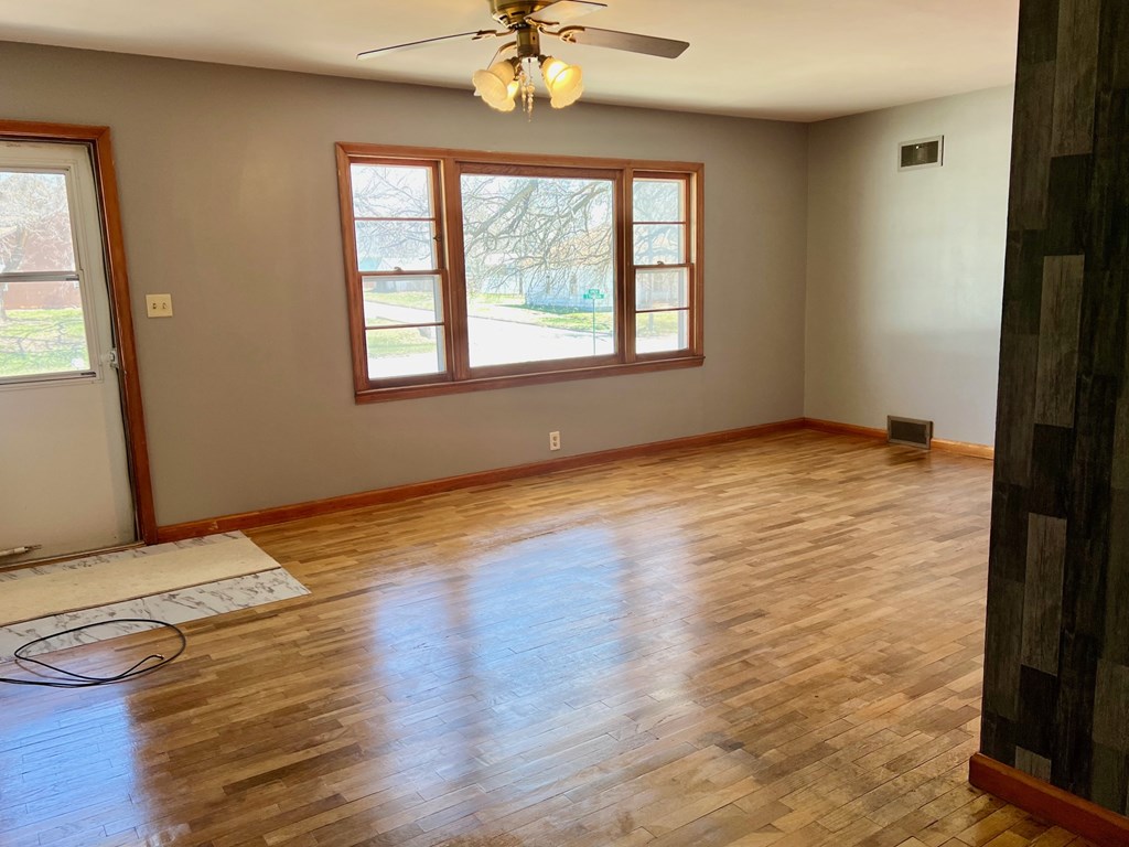 321 S Commercial, Mankato, KS 66956