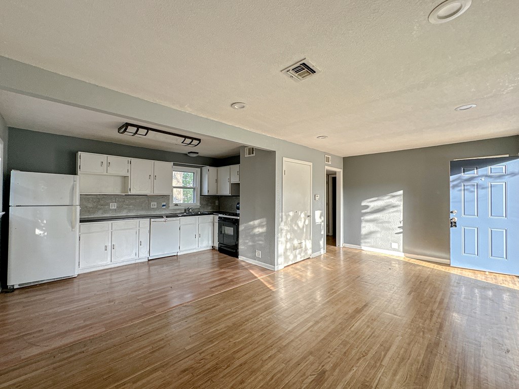 1020 Moss Cir, Junction City, KS 66441