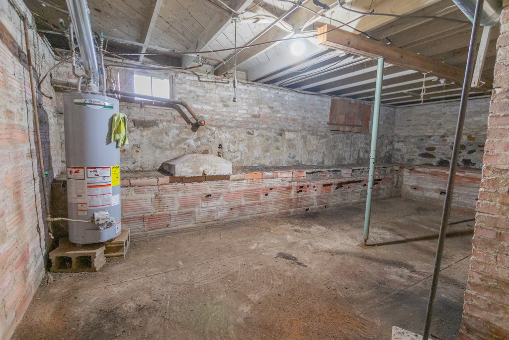 920 Maple St, Gypsum, KS 67448