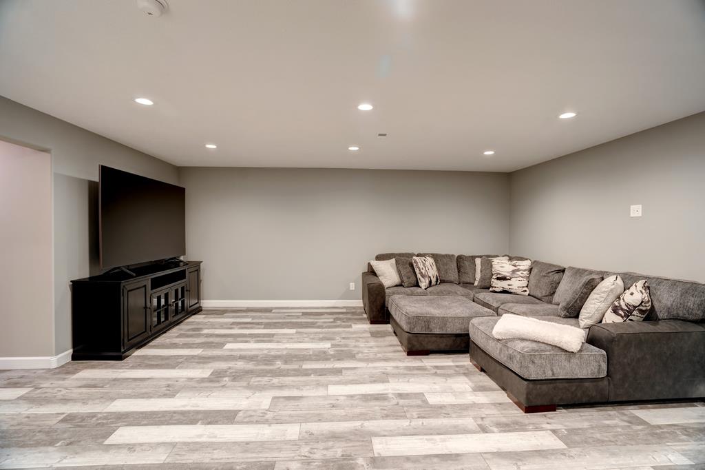 1145 Columbine Cir, Salina, KS 67401
