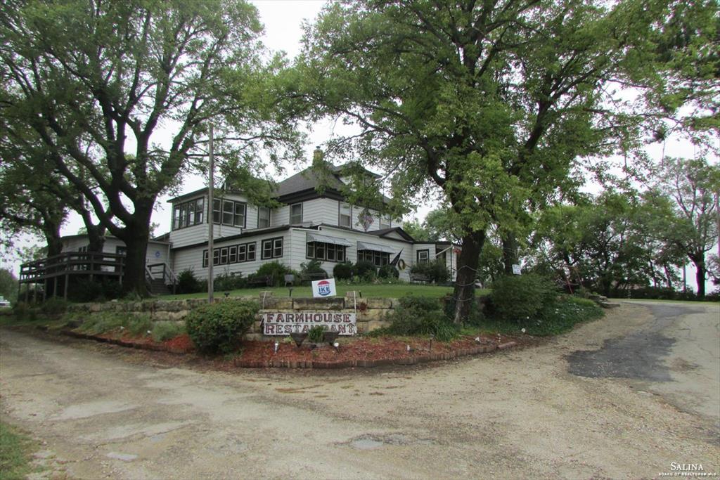 407 S Van Buren St, Abilene, KS 67410