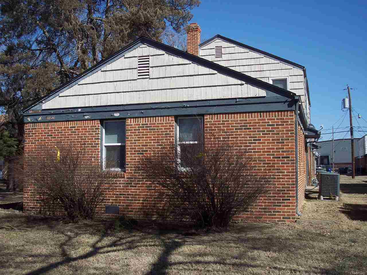 2701 E Harry St, Wichita, KS 67211