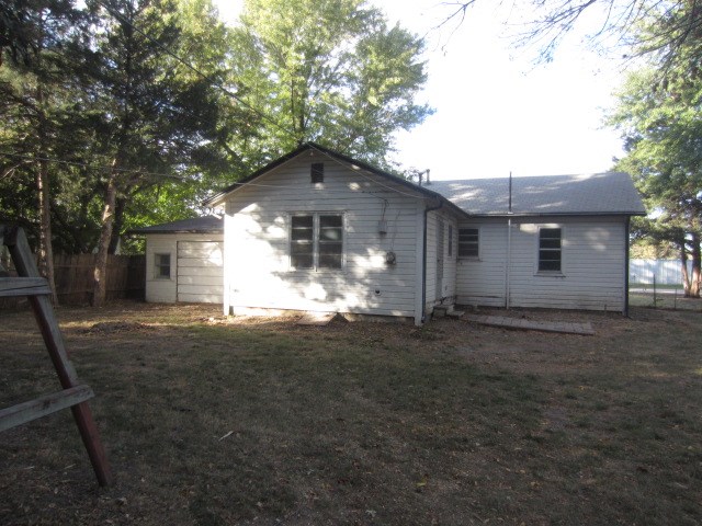 201 W 58th St N, Park City, KS 67204