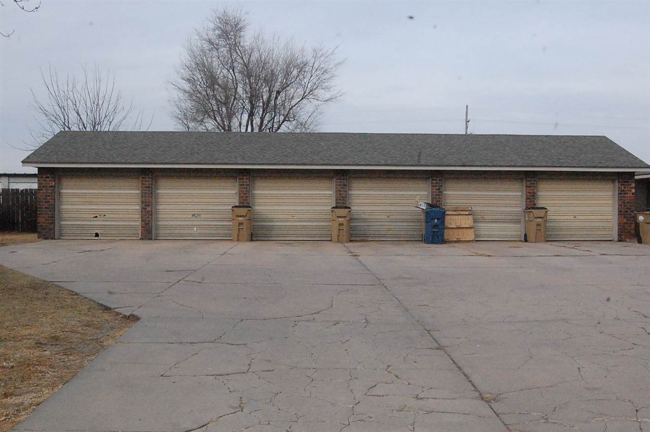 1404 E 27th Ave #1408 E 27th Ave, Hutchinson, KS 67502