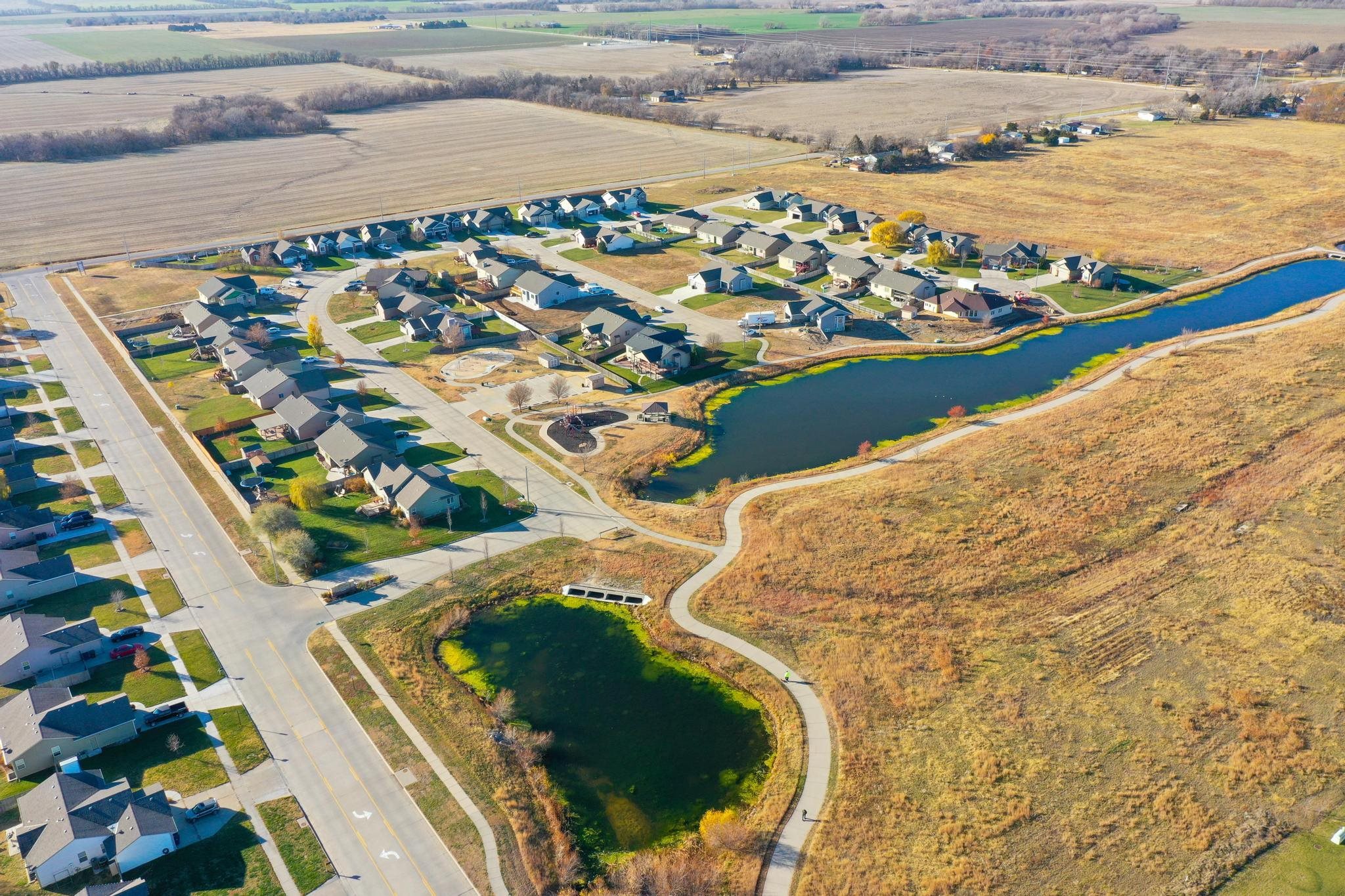 206 Springlake Ct, Newton, KS 67114