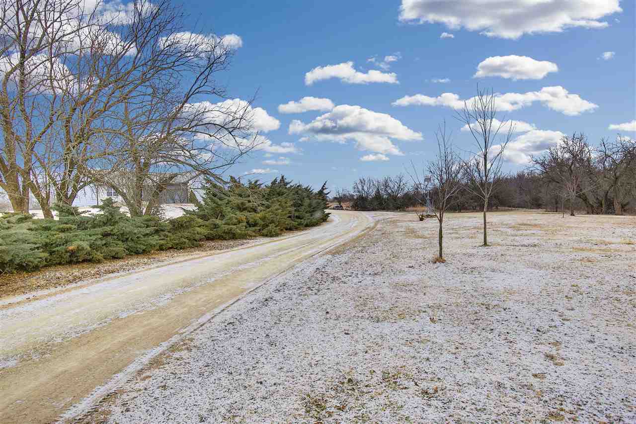 7530 S Grace Hill Rd, Whitewater, KS 67154