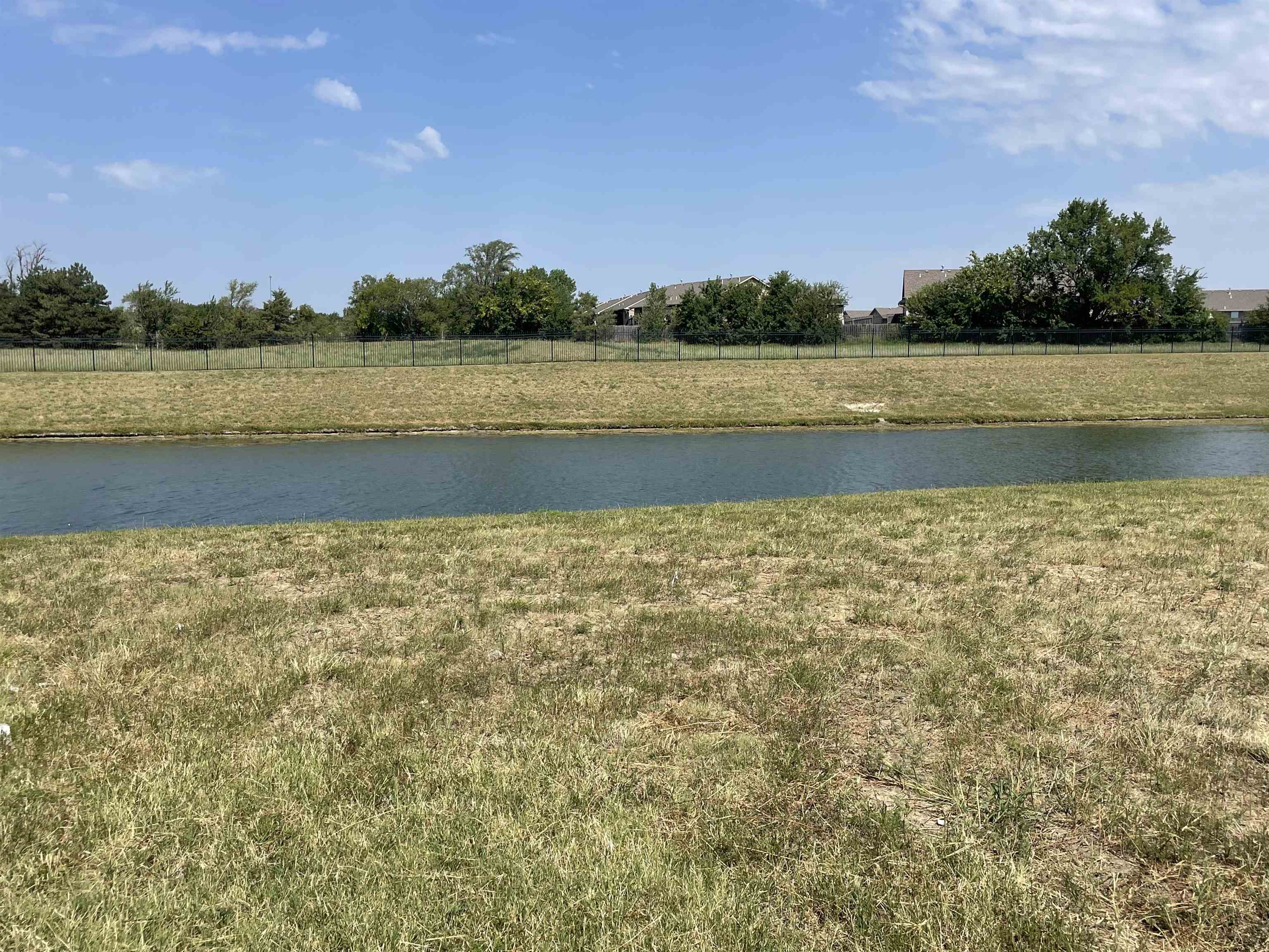 8482 E Deer Rn, Bel Aire, KS 67226