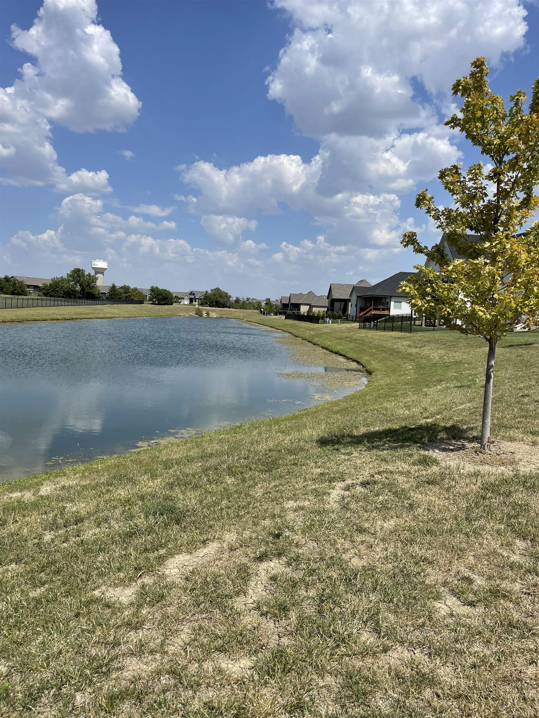 8482 E Deer Rn, Bel Aire, KS 67226