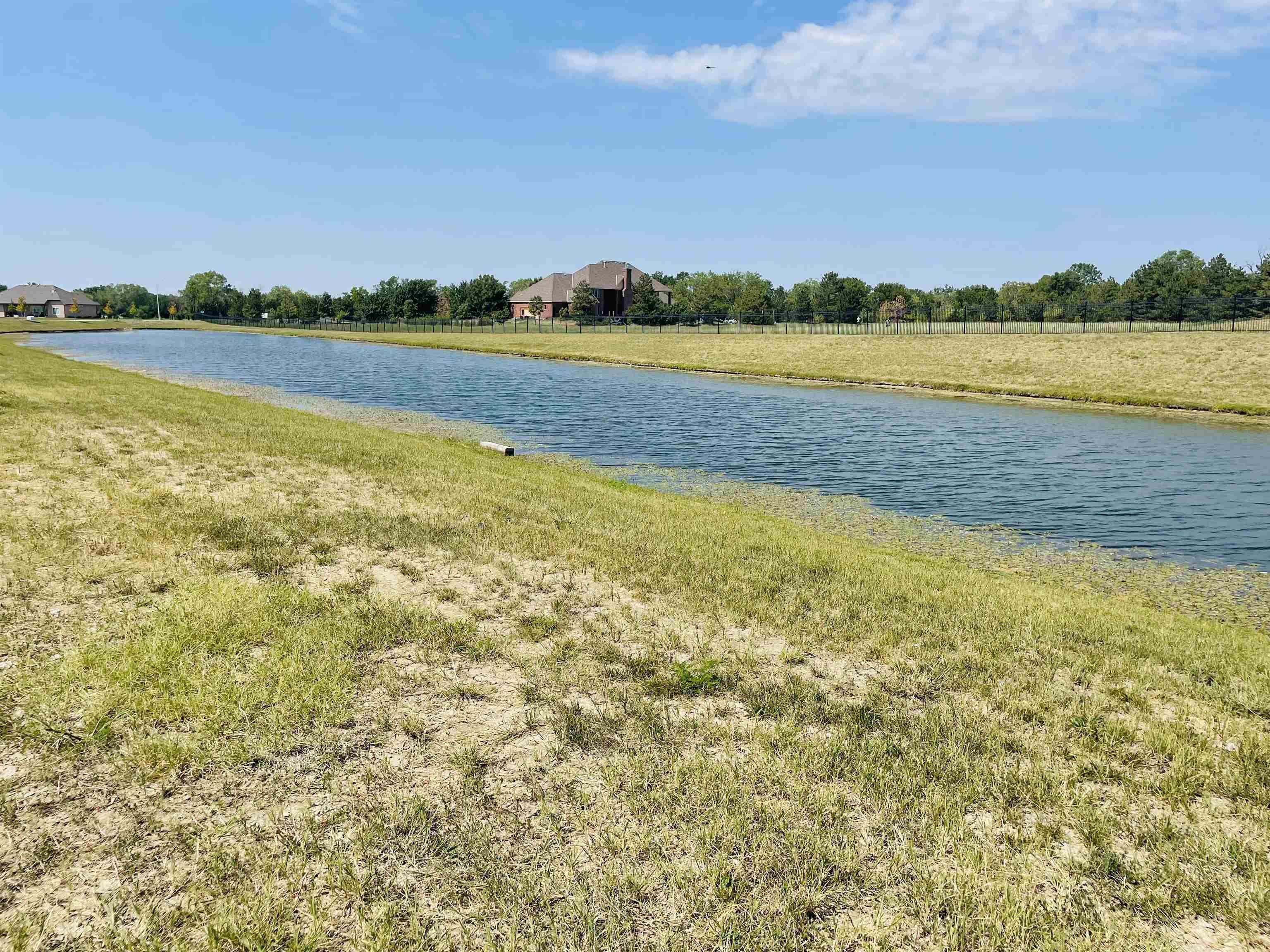8466 E Deer Rn, Bel Aire, KS 67226