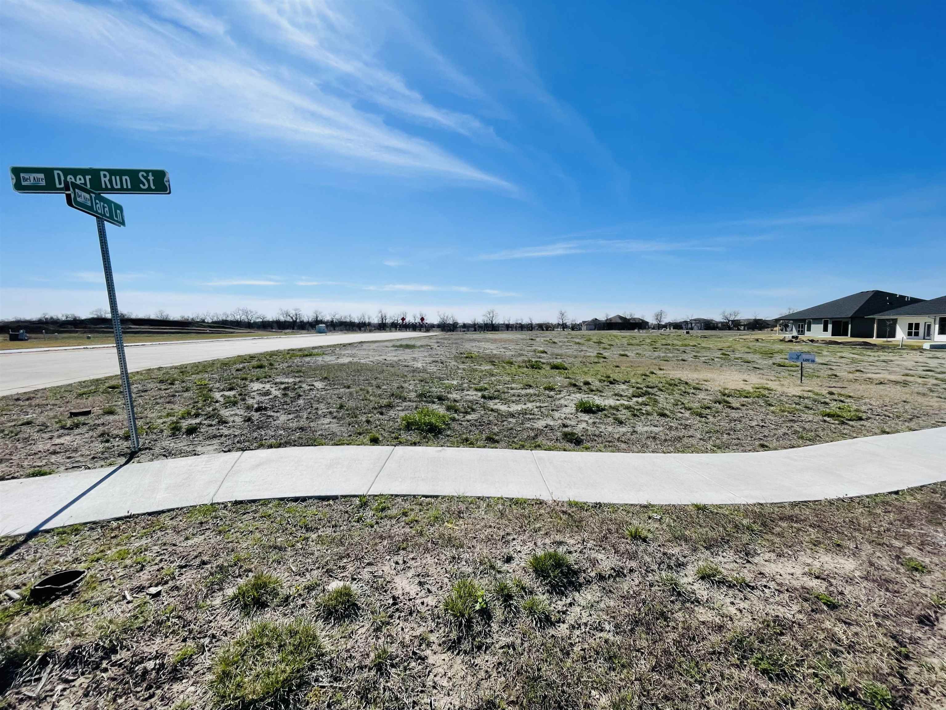 5151 N Tara Ln, Bel Aire, KS 67226