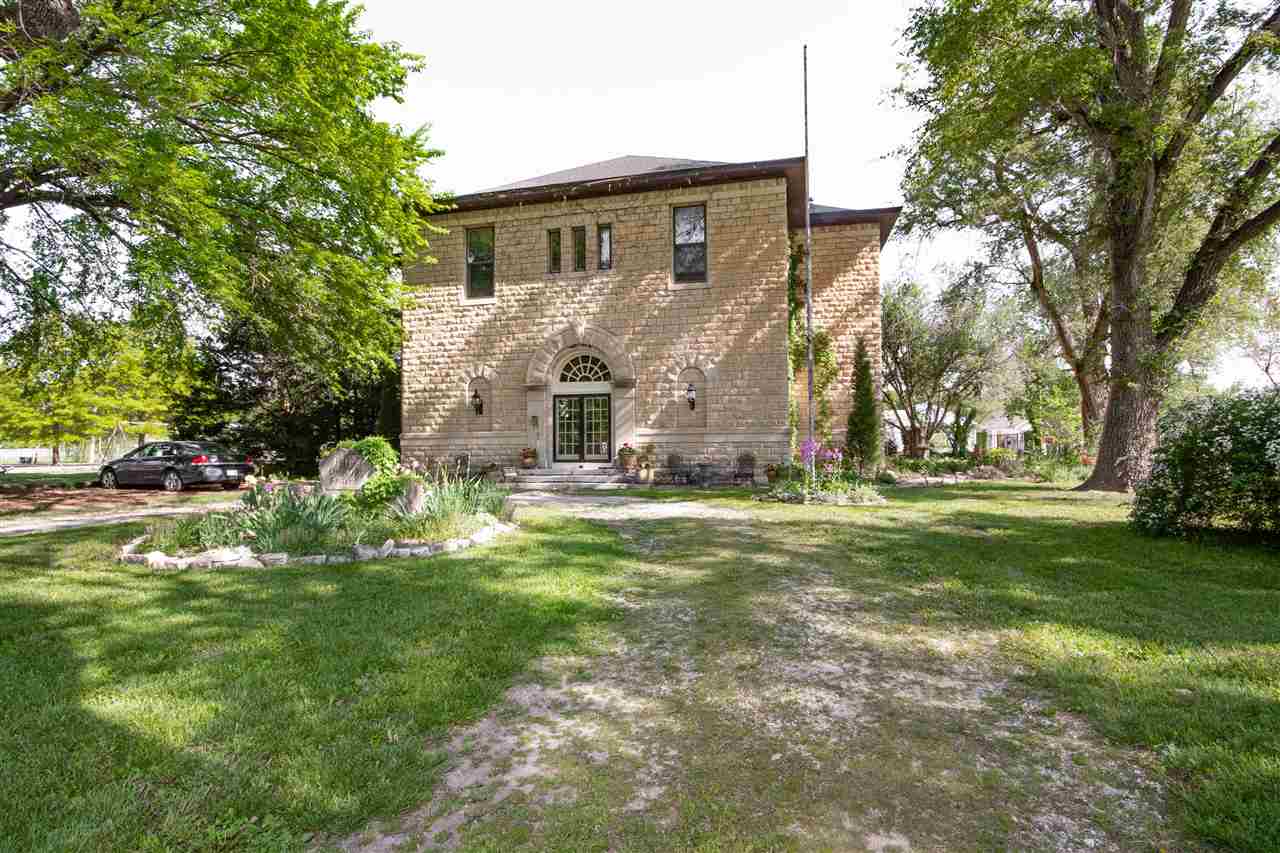 111 W 6th St, Florence, KS 66851