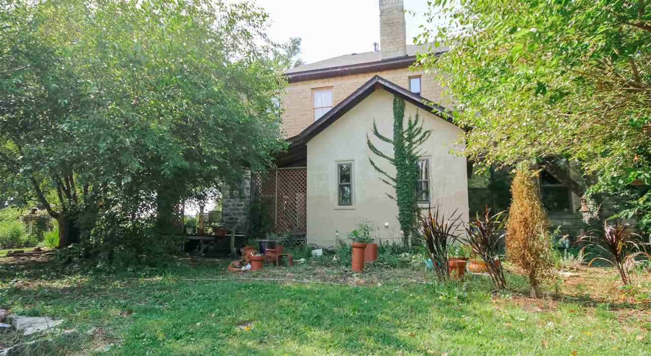 111 W 6th St, Florence, KS 66851