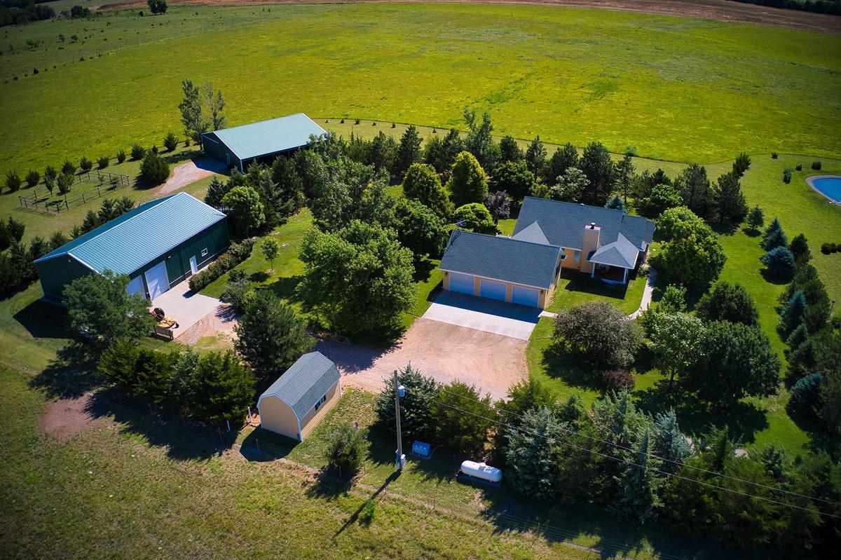 6912 W Arlington Rd, Hutchinson, KS 67501